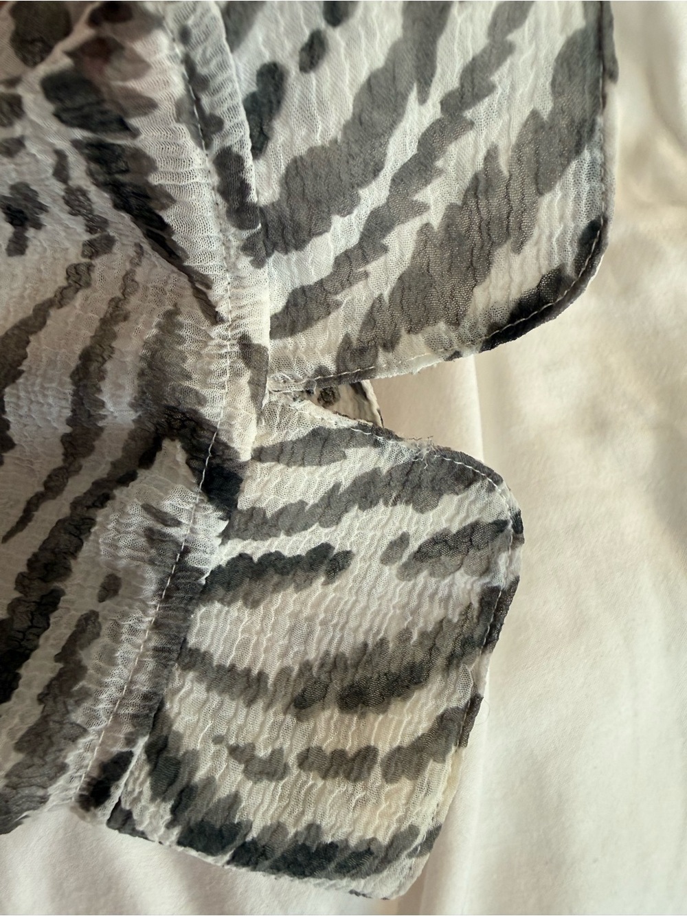 Plus Size Alfred Dunner White and Gray Zebra-Print Button-Down Shirt 22W - Picture 6 of 9